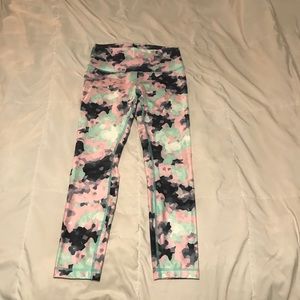 NWOT Lululemon High Times Clouded Dreams Crops 8